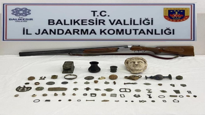 Balıkesir’de jandarma ekipleri iki ilçede izinsiz kazı ve tarihi eser