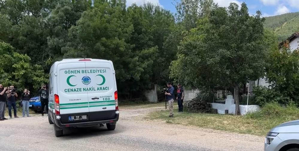 Ekonomist Berzeg, son yolculuğuna uğurlanıyor Gönen’e bağlı Armutlu Mahallesi’nde köpeği Tina ile beraber yürüyüşe çıktıktan