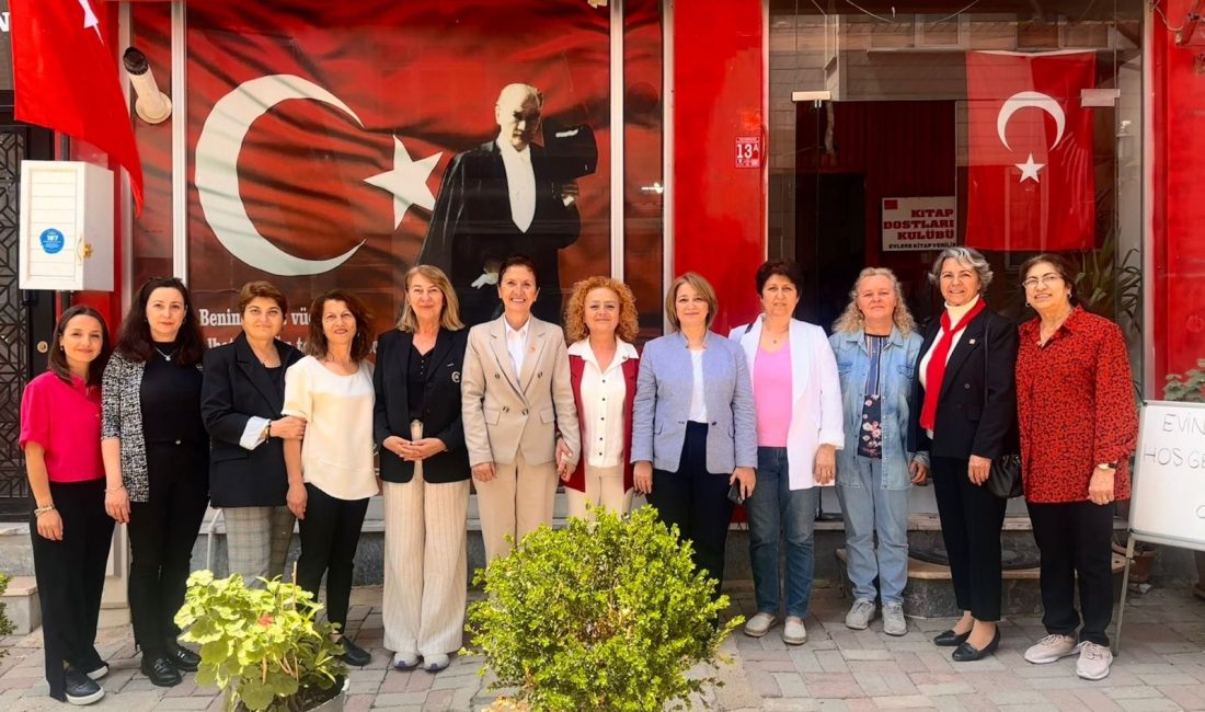 Cumhuriyet Halk Partisi Erdek Kadın Kollları Başkanı Gaye Özdiker ve