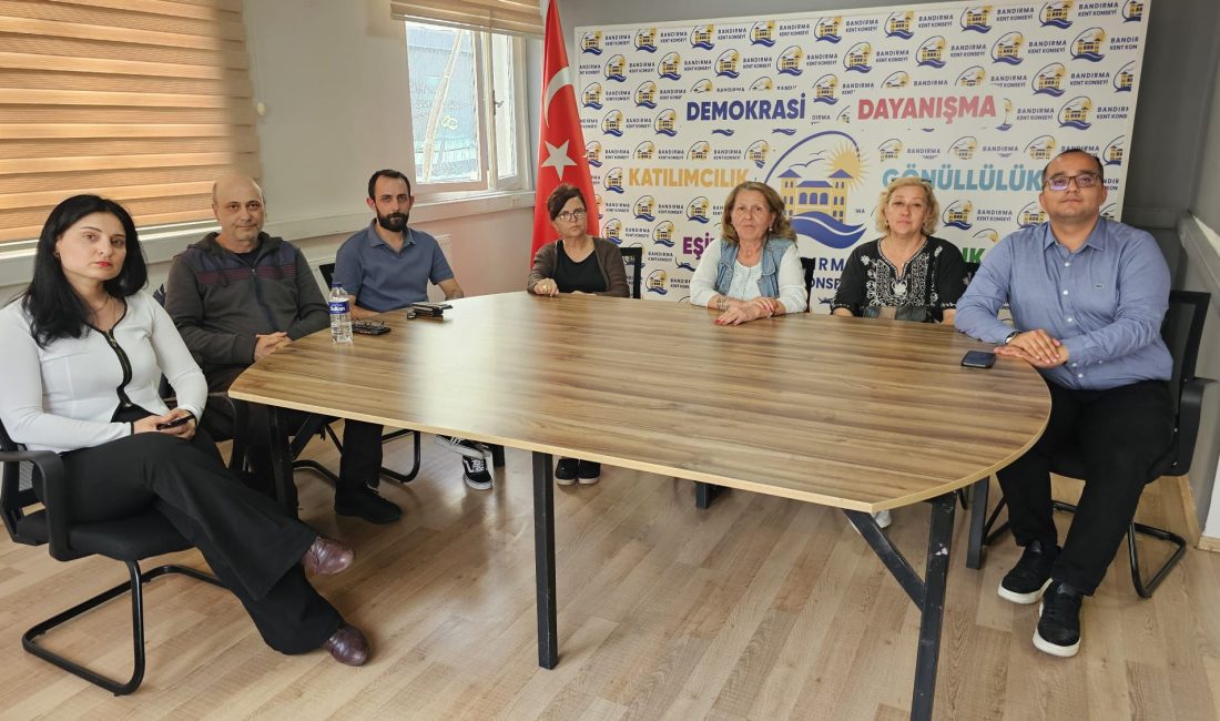Madde Bağımlılığı ile Mücadele Eğitimi kapsamında bilgi veren Bandırma İlçe