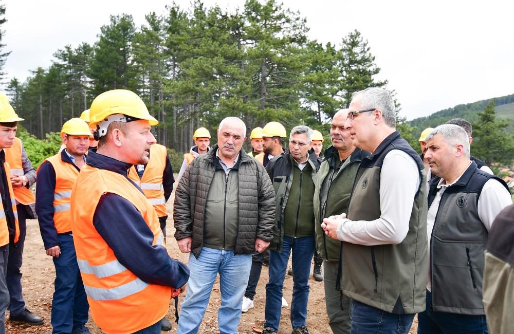 Orman köylülerine kabuk soyma makinası Orman Genel Müdürlüğü tarafından yürütülen İklime Dirençli Ormancılık Projesi (İDOP)