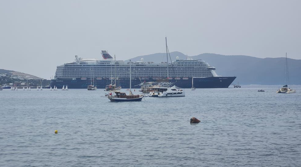 Muğla’nın Bodrum ilçesine gelen 295 metre uzunluğundaki kruvaziyer, 2 bin