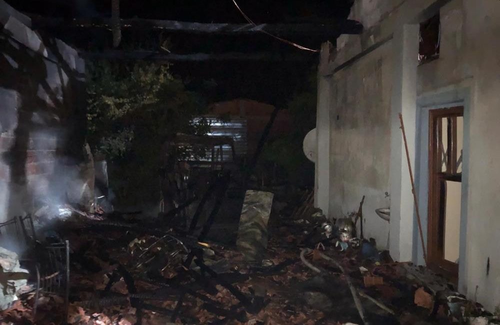 Gönen’de müstakil ev küle döndü Gönen’de bulunan müstakil evde çıkan yangın büyük maddi hasara neden
