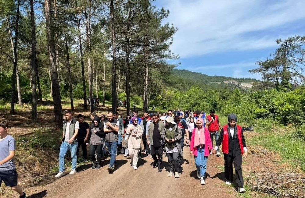 Sındırgı’ da gençler doğada buluştu 19 Mayıs Atatürk’ü Anma, Gençlik ve Spor Bayramı etkinlikleri kapsamında
