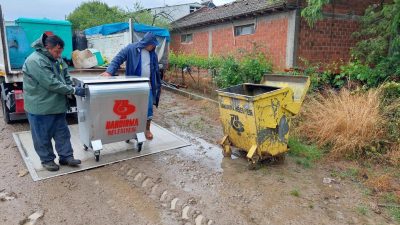 Bandırma Belediyesi Temizlik İşleri Müdürlüğü tarafından Bandırma’fa eskiyen çöp konteynırları