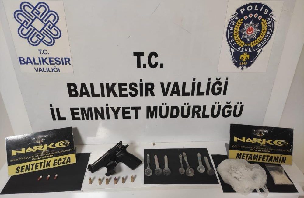 Uyuşturucu taciri 5 şahsa gözaltı Balıkesir’de Narkotik ekipleri 2 ilçede gerçekleştirdiği operasyonda uyuşturucu madde ticareti