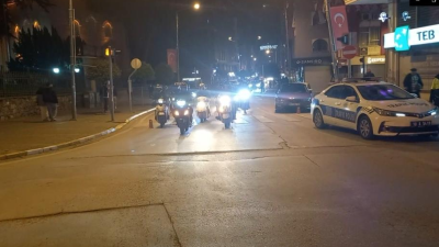 Balıkesir’de motokuryeler, üniversite eğitimini sürdürürken bir zincir restoranda kuryelik yapan