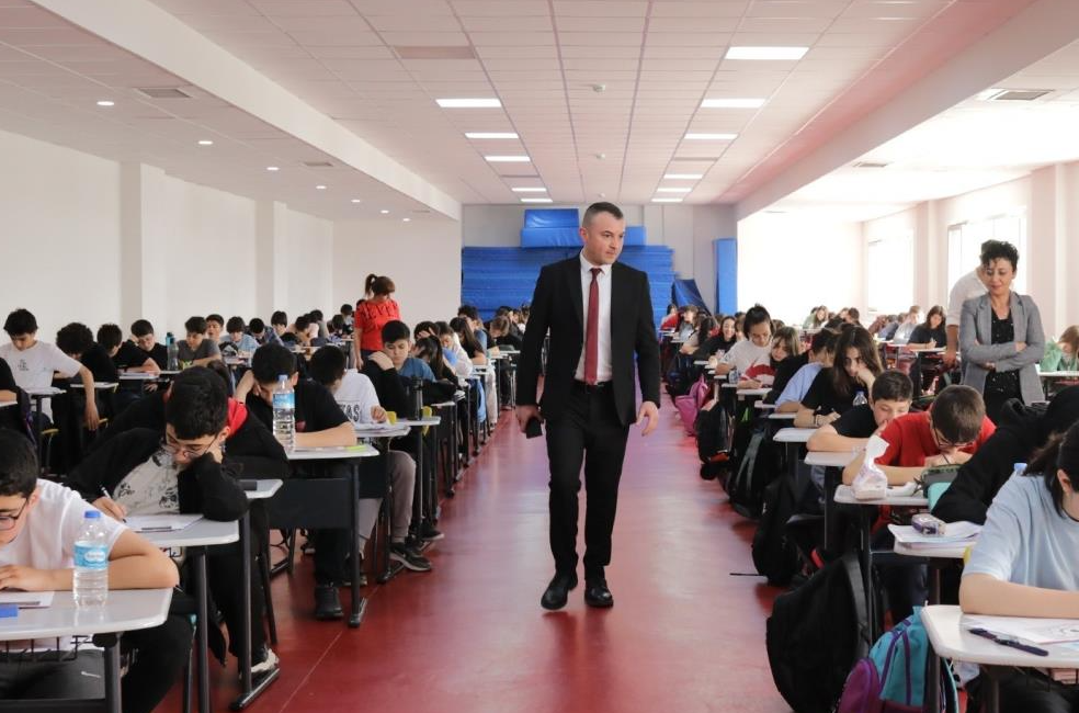Cumhuriyet Üniversitesi Vakfı Okulları Özel Mahir Sevim Özduman Ortaokulu Müdürü
