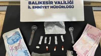Bandırma’da İlçe Emniyet Müdürlüğü ekiplerinin dur ihtarına uymayan 3 kişi