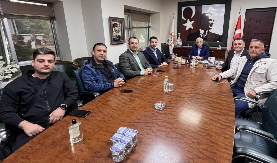 Erdek Belediye Başkanı Burhan Karışık’ı ziyaret eden BTO Başkanı Adem