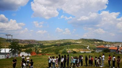Geleneksel çocuk oyunları projesi kapsamında 100 öğrenci Kırsal Kabakdere mahallesinde