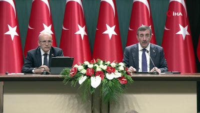 Cumhurbaşkanı Yardımcısı Cevdet Yılmaz ile Hazine ve Maliye Bakanı Mehmet