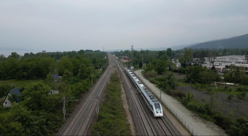 Milli Elektrikli Tren Seti 575 bin yolcu taşıdı Ulaştırma ve Altyapı Bakanı Abdulkadir Uraloğlu, Gebze-Adapazarı arasında hizmet veren