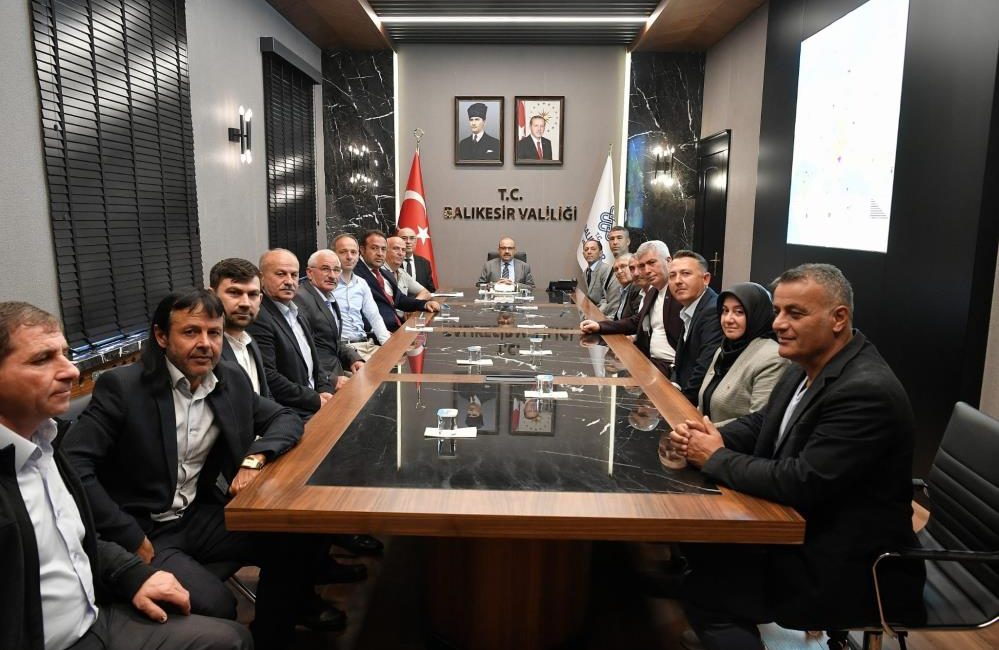 Her hafta Salı günü muhtarlar ile bir araya gelen Vali