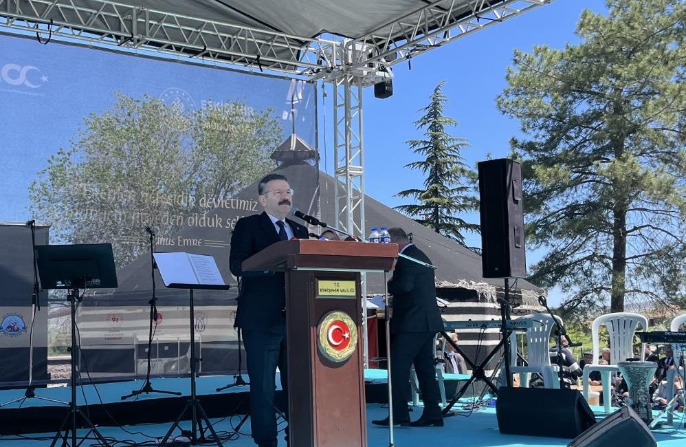 Yunus Emre, vefatının 703’üncü yılında kabri başında anıldı Yunus Emre, vefatının 703’üncü yıl dönümünde kabri başında anıldı.Yunus Emre,