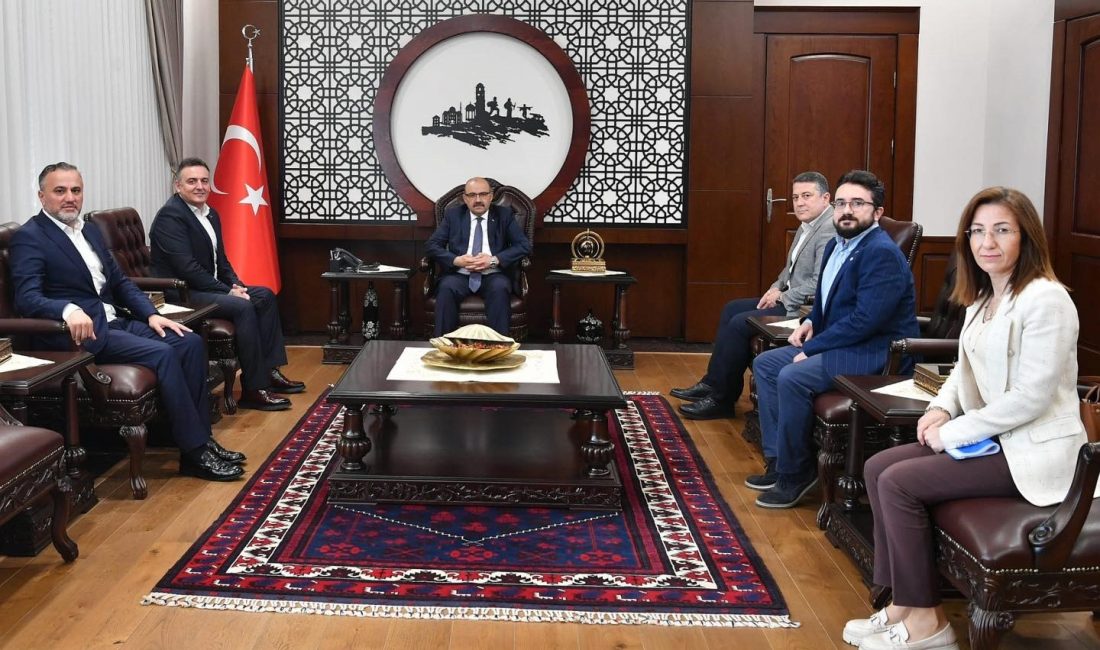 Balıkesir Valisi İsmail Ustaoğlu’nu ziyaret eden BTO Başkanı Adem Yılmaz
