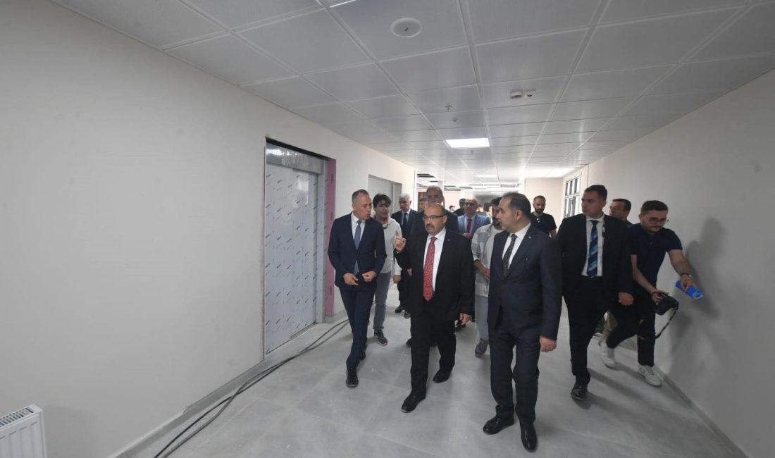 BANÜ’ye ziyaret programı düzenleyen Balıkesir Valisi İsmail Ustaoğlu, kampüs içinde