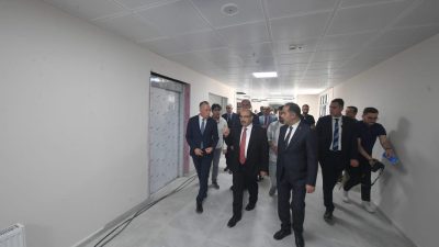 BANÜ’ye ziyaret programı düzenleyen Balıkesir Valisi İsmail Ustaoğlu, kampüs içinde