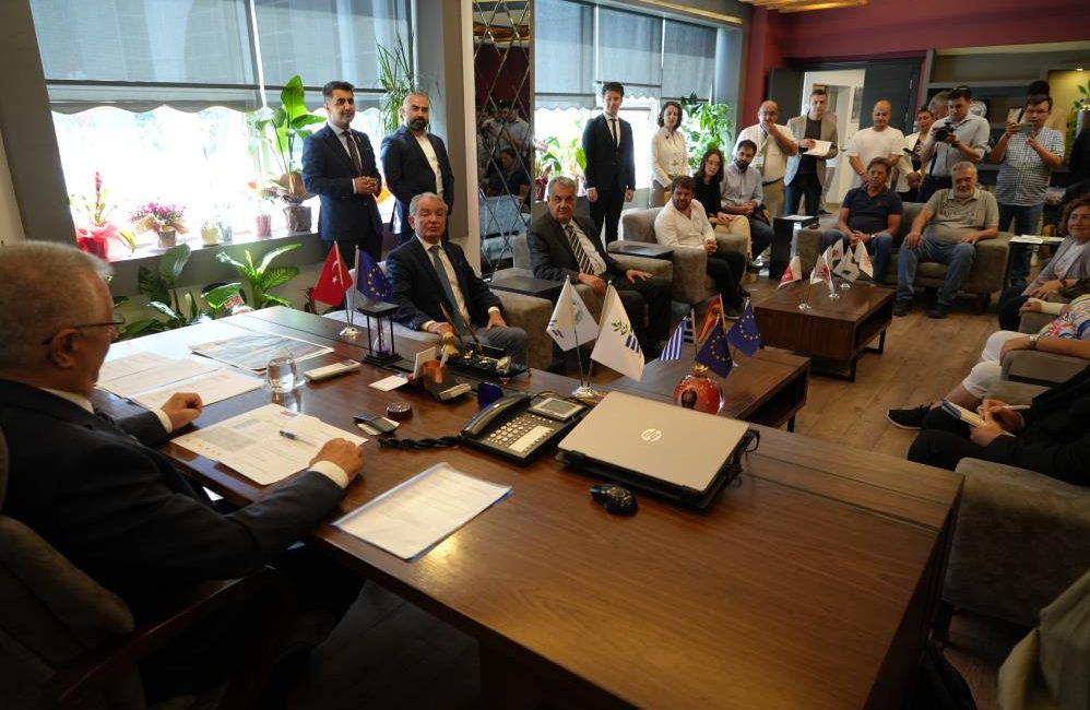 Zeytincilikte iklim değişikliğinin etkileri için Türk, İspanyol ve Yunan zeytinciler bir araya geldi Edremit Belediyesi, tarafından yürütülen ve Avrupa Birliği’nin finanse ettiği “İklim