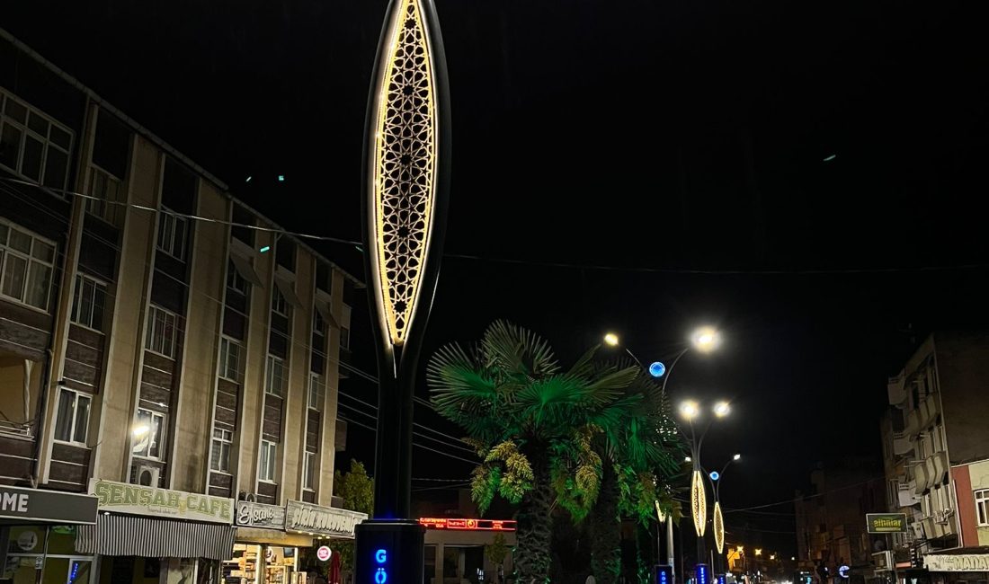 Gönen Işık Caddesi yeni LED lambalarına kavuşuyor Gönen Belediyesi tarafından Işık Caddesi’nde enerji verimliliği yüksek LED lambaların