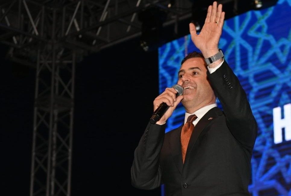 Başkan Akın belediyenin borcunu belgelerle açıkladı Balıkesir Büyükşehir Belediye Başkanı Ahmet Akın, önceki dönemden devraldığı belediyenin