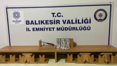 Edremit’te polis tarafından durumundan şüphelenilen bir kişinin üzerinde yapılan aramada