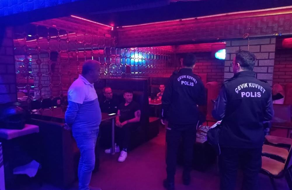 Bandırma’da geniş çaplı huzur uygulaması Bandırma’da şok asayiş, trafik, narkotik ve huzur uygulaması gerçekleştirildi.Bandırma İlçe