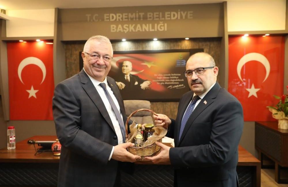 Vali Ustaoğlu, Edremit Belediyesi’ni ziyaret etti Balıkesir Valisi İsmail Ustaoğlu, Edremit Belediye Başkanı Mehmet Ertaş’ı ziyaret