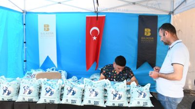 Balıkesir Büyükşehir Belediyesi, sokak hayvanları için ücretsiz mama yardımında bulunarak