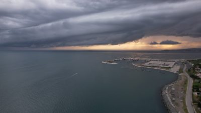 İstanbul’da etkili olan yağmurun ardından ortaya çıkan Raf bulutu (shelf