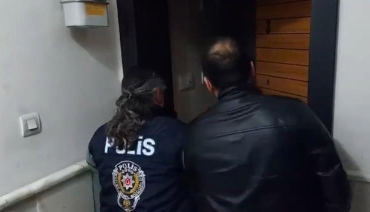 Milli emlak arazi vaadiyle 25 milyon liralık vurgun Vatandaşları milli emlak arazi vaadiyle 25 milyon lira dolandırdıkları tespit