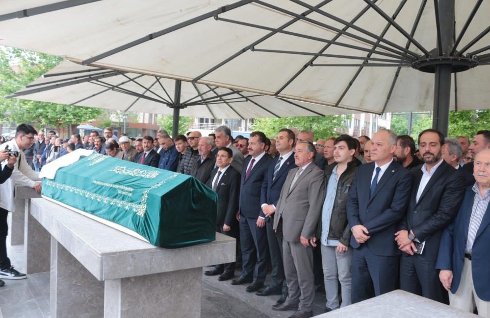 Ramazan Özcan dualarla uğurlandı Balıkesir Büyükşehir Belediyesi’nin önceki dönem başkanı Yücel Yılmaz’ın önceki gün