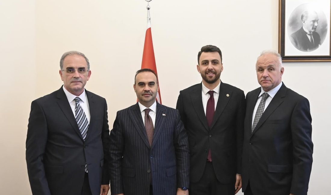 Sanayi Teknoloji Bakanı Mehmet Fatih Kacır’ı ziyaret eden Balıkesir Milletvekili