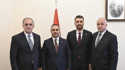 Sanayi Teknoloji Bakanı Mehmet Fatih Kacır’ı ziyaret eden Balıkesir Milletvekili