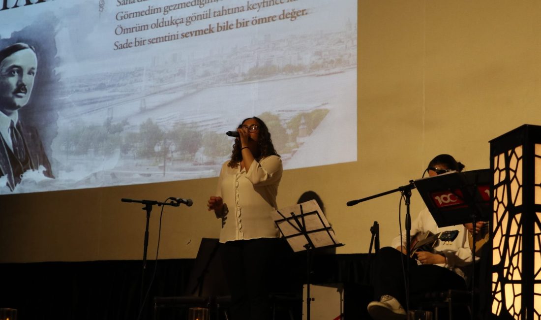 Kemal Pireci Anadolu Lisesi öğrencilerinin hazırladığı şiir dinletisi, dinleyicilere Türk