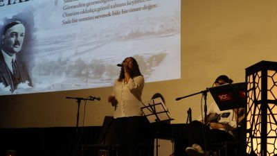 Kemal Pireci Anadolu Lisesi öğrencilerinin hazırladığı şiir dinletisi, dinleyicilere Türk