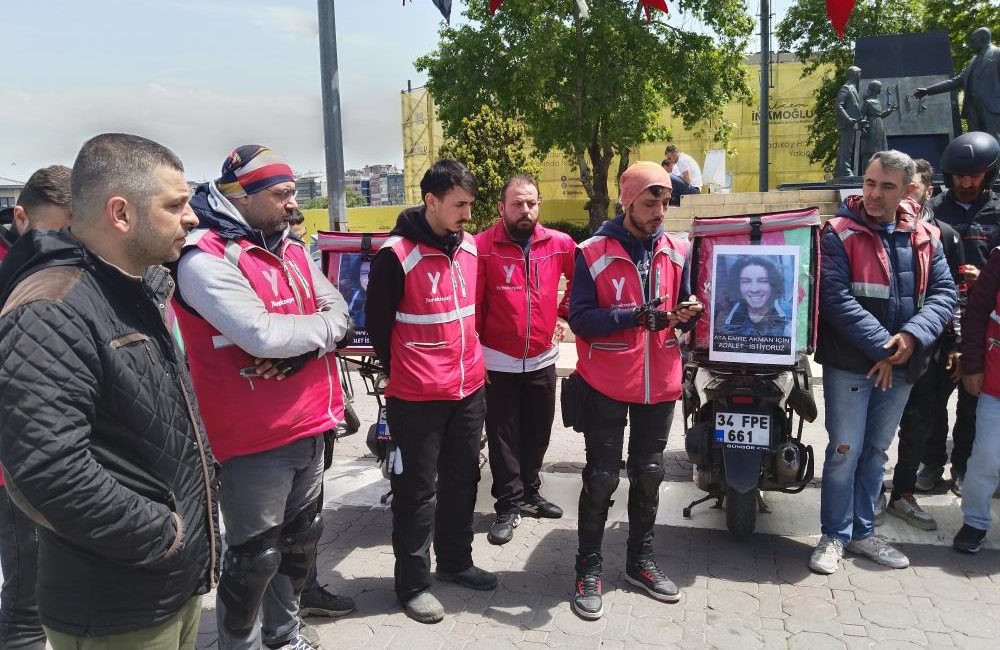 Kadıköy’de motokuryeler ‘Ata Emre’ için kornaya bastı Kadıköy’de motokuryeler, üniversite eğitimini sürdürürken bir zincir restoranda kuryelik yapan
