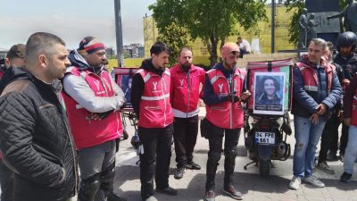 Kadıköy’de motokuryeler, üniversite eğitimini sürdürürken bir zincir restoranda kuryelik yapan