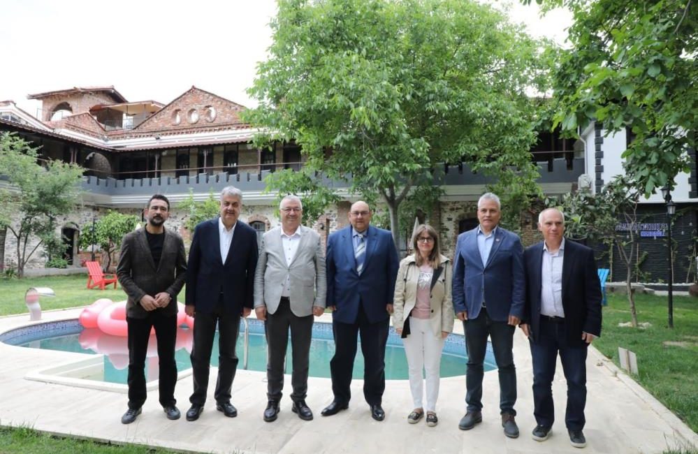 Edremit Belediye Başkanı Mehmet Ertaş, Yunanistan’ın Batı Lesvos Belediye Başkanı