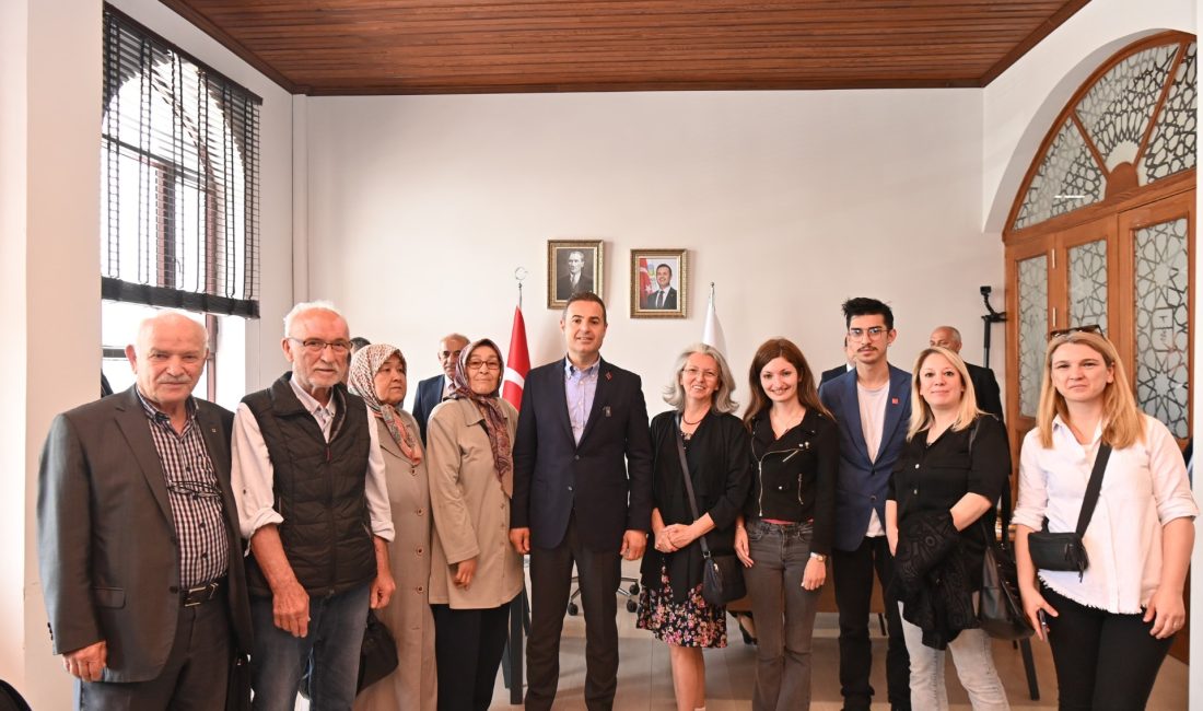 Balıkesir Büyükşehir Belediye Başkanı Ahmet Akın, Bandırmalı vatandaşlarla düzenlediği Halk