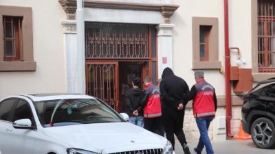 Erdek’te sahte internet sitesi kuran çete üyeleri, oto yedek parçası