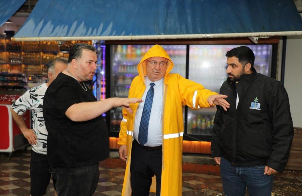 Edremit Belediye Başkanı Mehmet Ertaş ilçede öğle saatlerinde başlayan şiddetli