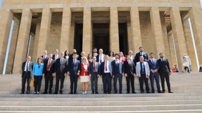 Edremit Belediye Başkanı Mehmet Ertaş, ekibiyle birlikte Anıtkabir’i ziyaret etti.