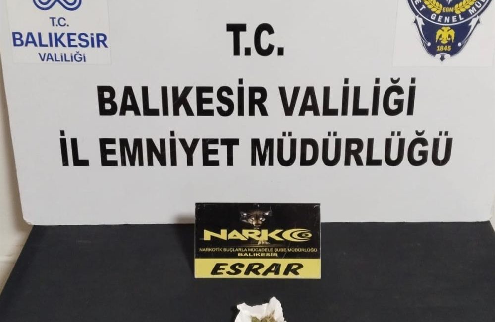 Aranan 33 şahıs yakalandı Balıkesir’de emniyet güçleri tarafından yapılan şüpheli şahıs ve araçlara yönelik