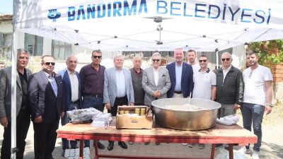 Yeşil Çomlu Mahallesi’nde düzenlenen geleneksel hayra katılan Bandırma Belediye Başkanı