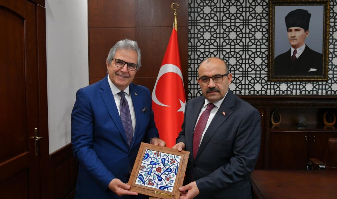 Balıkesir Valisi İsmail Ustaoğlu’nu ziyaret eden Bandırma Belediye Başkanı Dursun