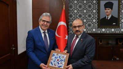 Balıkesir Valisi İsmail Ustaoğlu’nu ziyaret eden Bandırma Belediye Başkanı Dursun