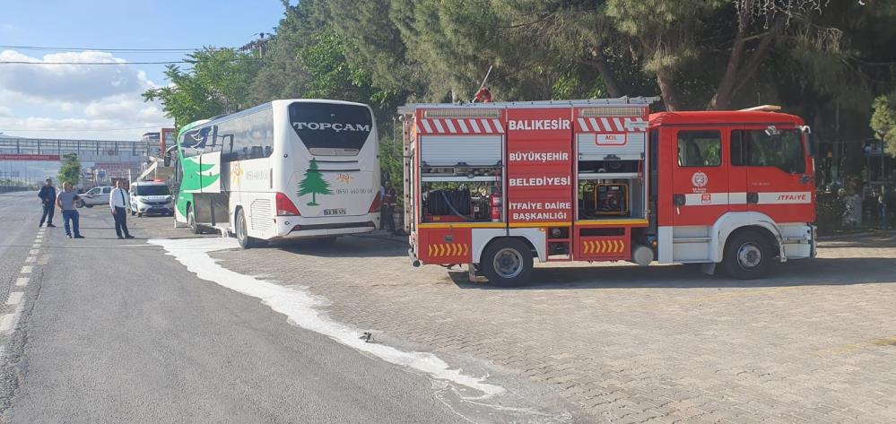  Susurluk’ta seyir halindeki yolcu otobüsünde çıkan yangın itfaiye ekiplerinin müdahalesiyle
