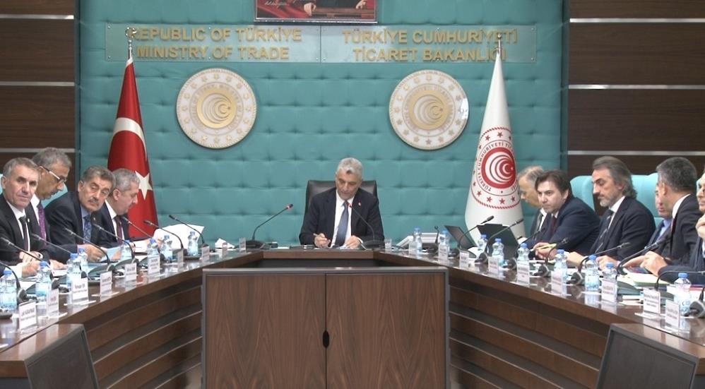 Bakan Bolat: “Çiftçilerimizin ekonomik ve sosyal refahını arttırmak için kooperatiflerimize destek vermeye devam edeceğiz” Ticaret Bakanı Ömer Bolat, “Çiftçilerimizin ekonomik ve sosyal refahını arttırmak