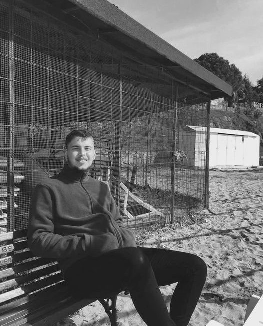 Burhaniye’de kazada hayatını kaybeden genç toprağa verildi Burhaniye’de, önceki gece yaşanan kazada hayatını kaybeden 22 yaşındaki Emir